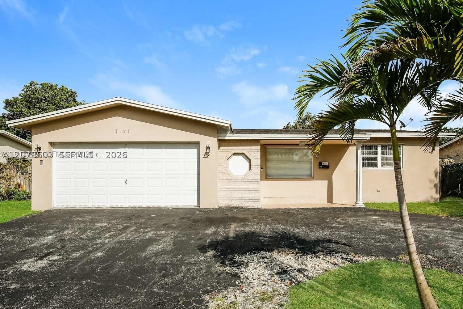 2121 N 52Nd Ave – photo 1