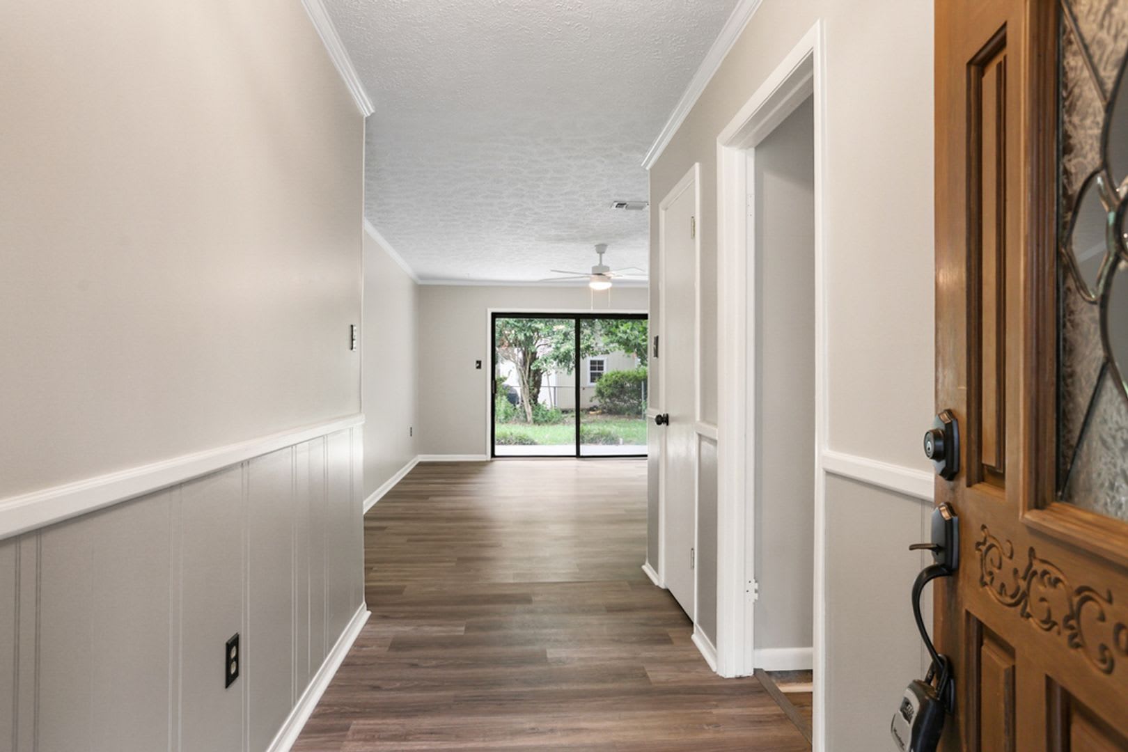 Beautifully Renovated 4-Bedroom, 2-Bath Home with Fenced Backyard – photo 4