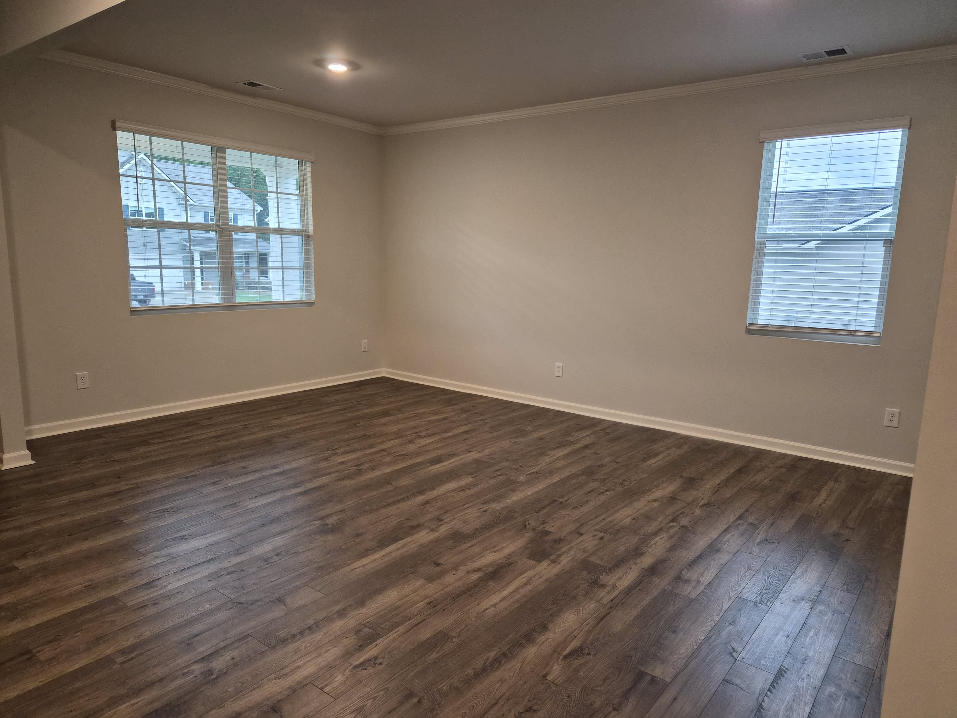949 Brookfield Dr – photo 2