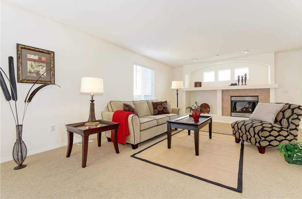 Beautiful 3 Bd. 2.5 Ba. Two Story Home w/attached Garage – photo 3