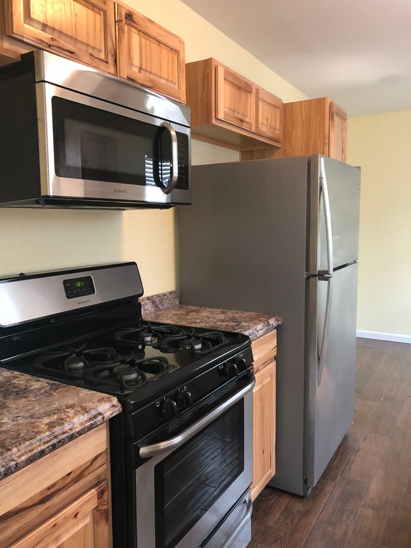 Charming 1 Bedroom Home With Yard – photo 1