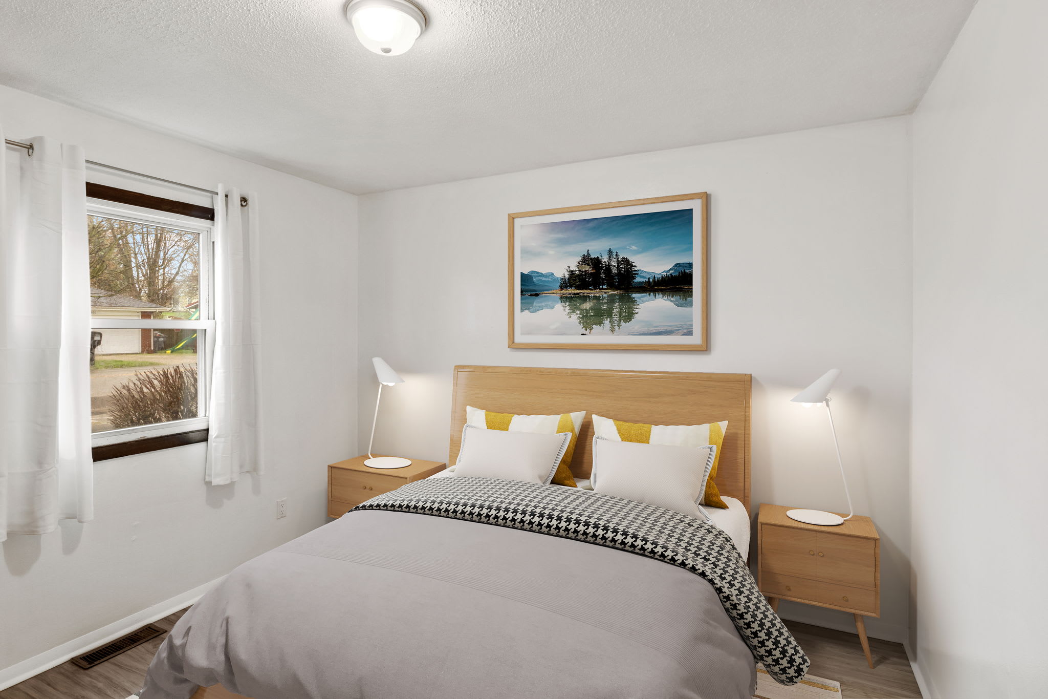 2317 S Marsh Ave – photo 2