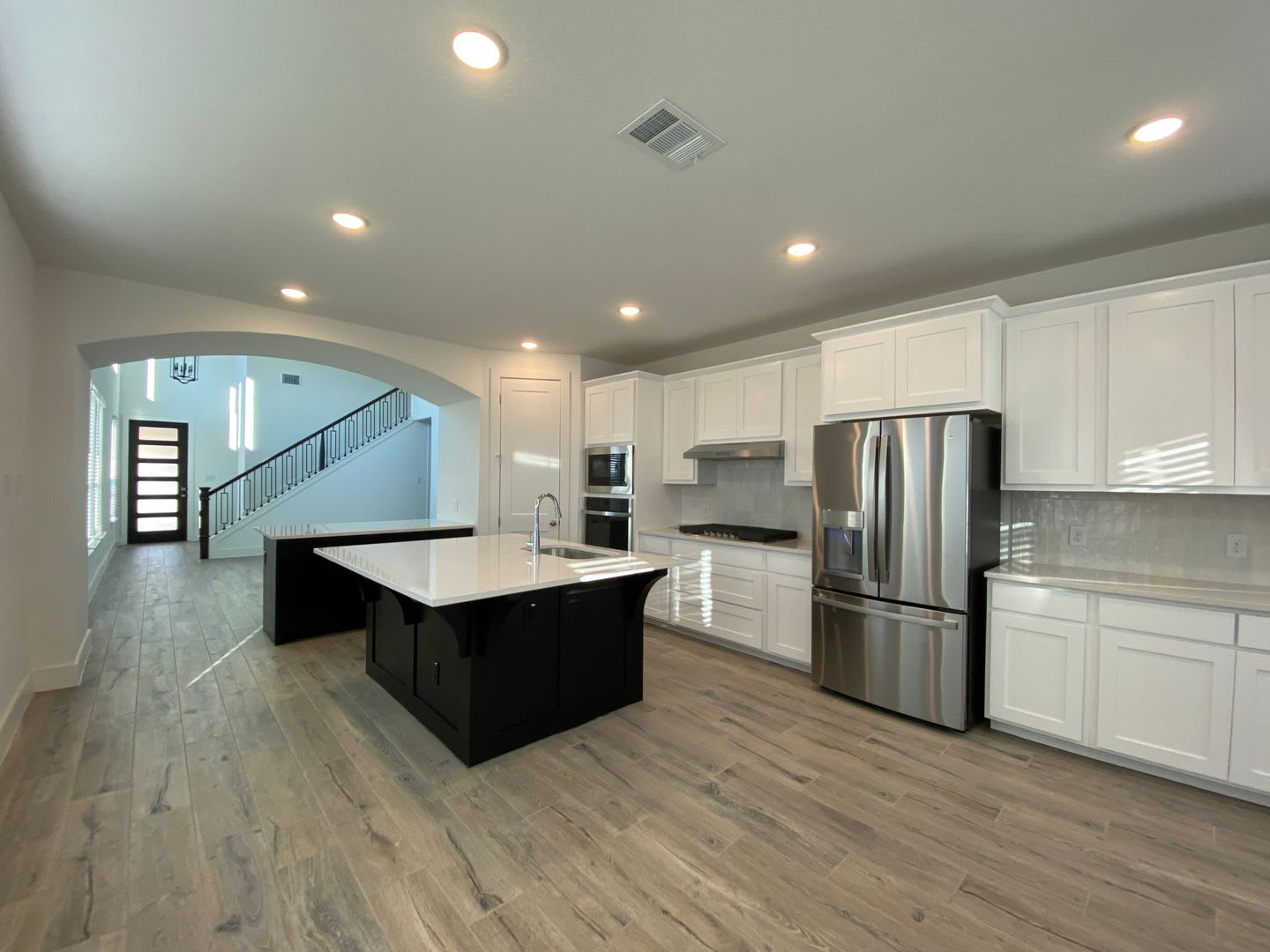 1 Mile To Gruene 4 Bedrooms 3 Bathrooms Plus A Game Room Loft Covered Patio Fenced In Yard Nbisd 1 Month Free Rent – photo 5