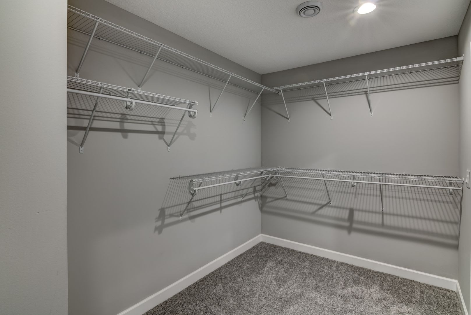 Convenient Location! 3 Bedroom Town Home – photo 5
