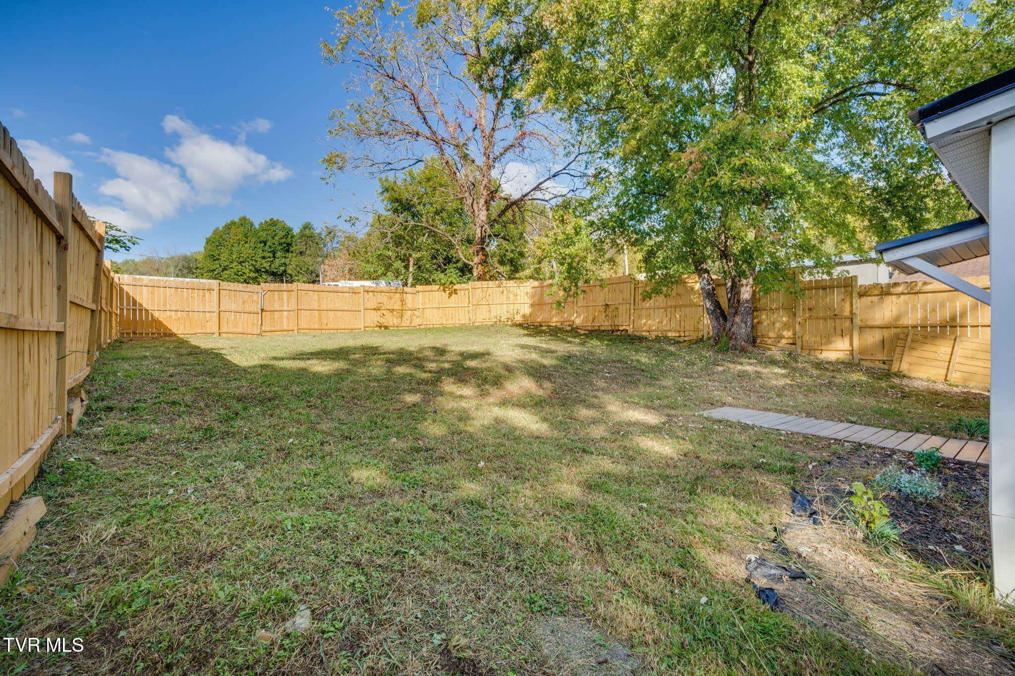 1208 Riverside Avenue – photo 5