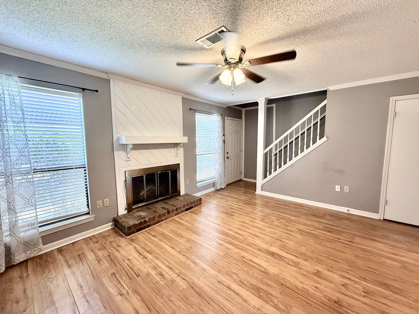 2 Bedroom Townhouse located off Bluebonnet – photo 3
