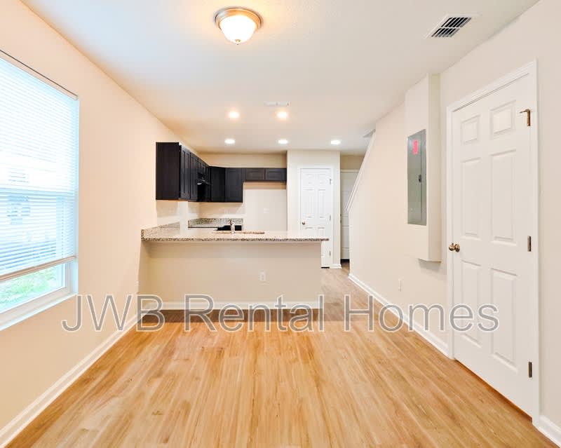 11137 Pine St – photo 4