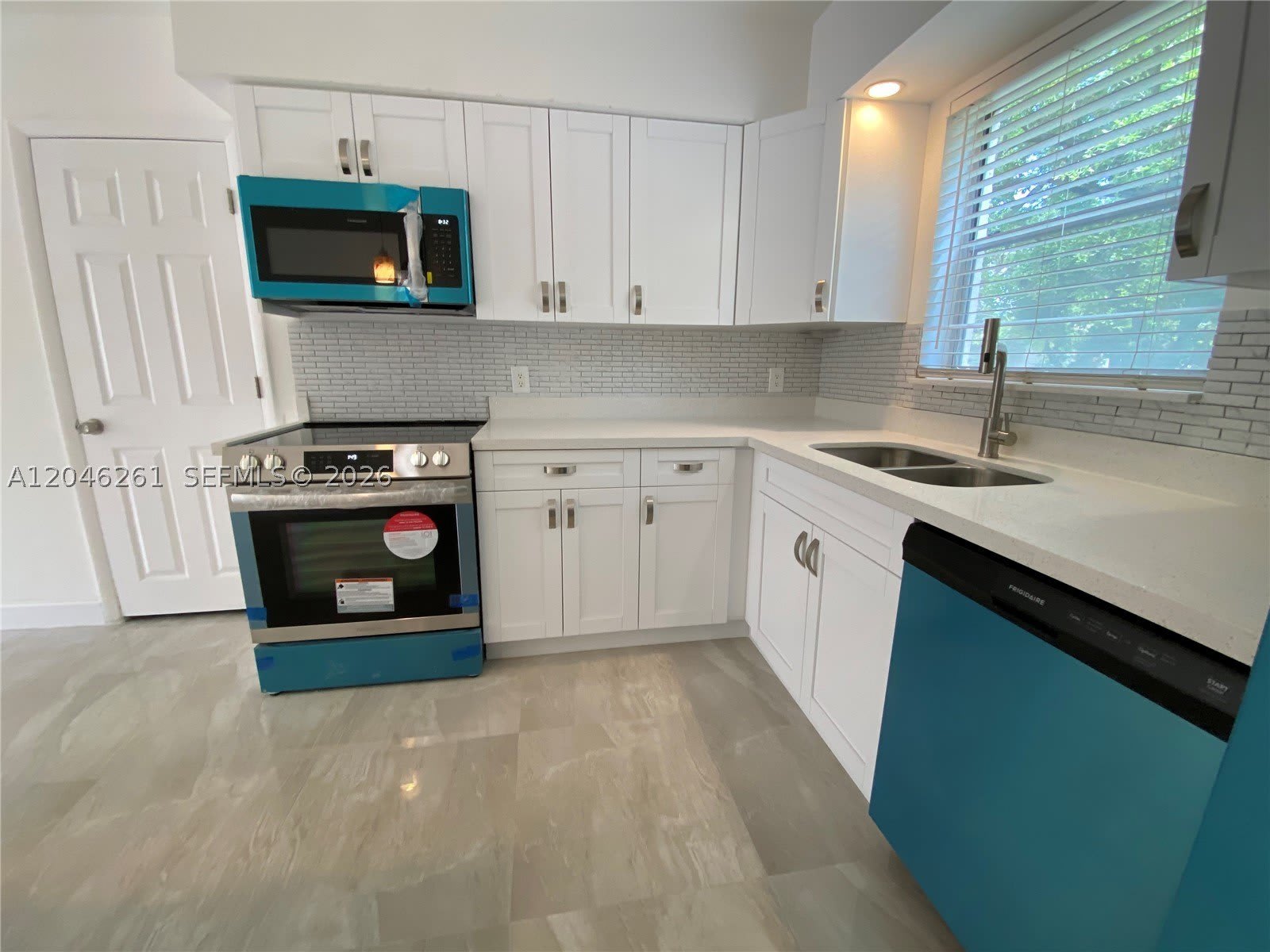601 SE 5th Ct – photo 2