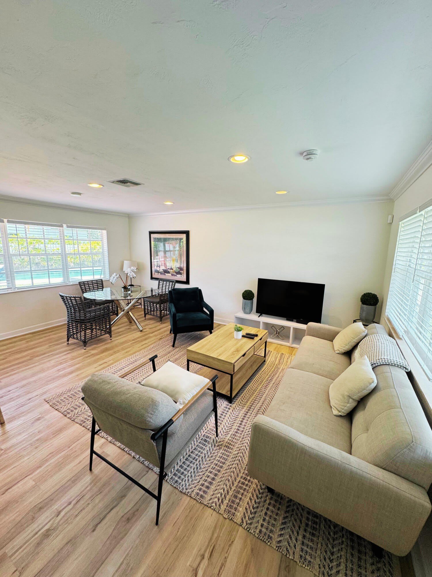 300 NE 7th Street – photo 3