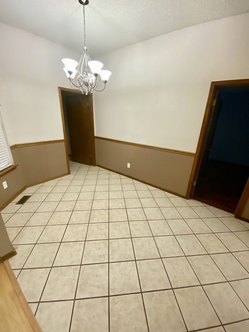 Storm Shelter 3 Bed 2 Bath 2 Car Garage Home For Rent In Edmond Near 15Th And Santa Fe Dead End Quiet Street – photo 4