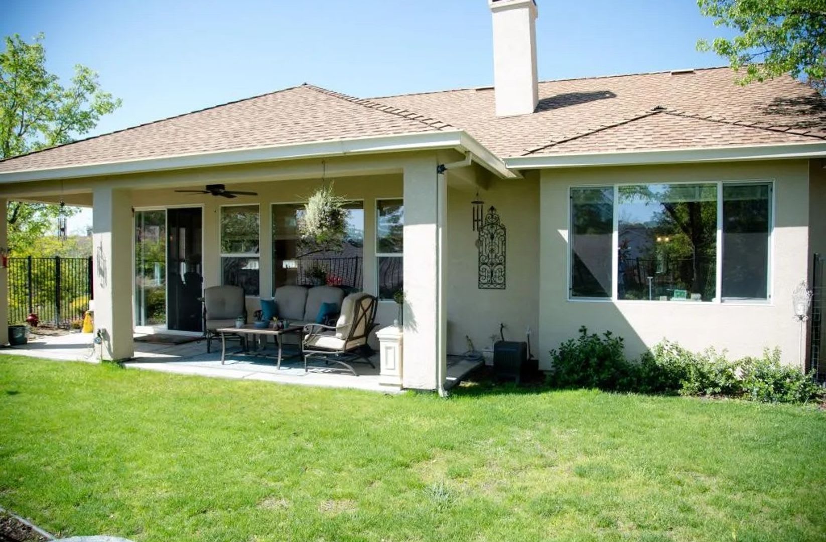 Gorgeous Saddle Creek Home!!! Includes Sports Membership!! – photo 2