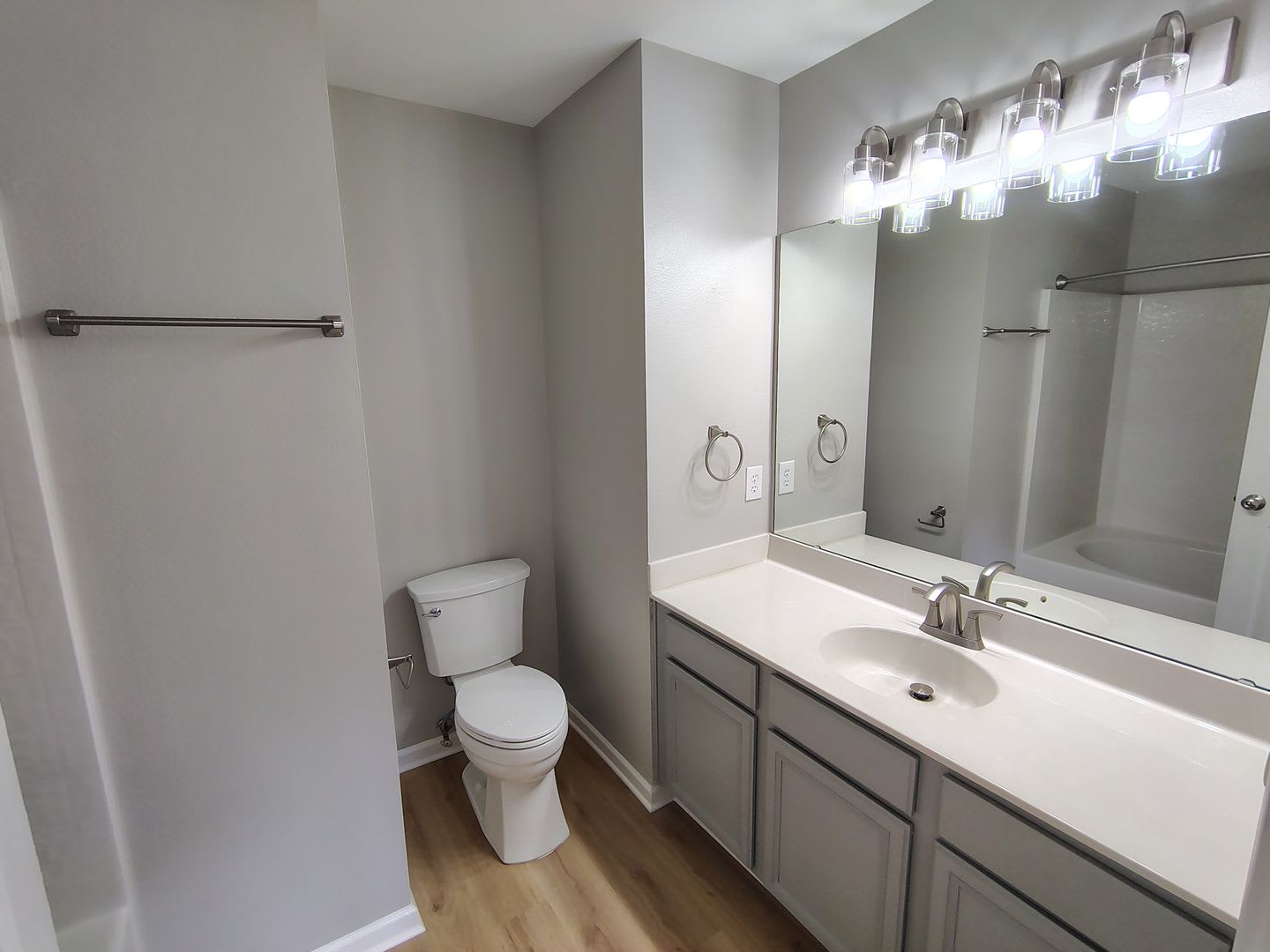 Remodeled 2 Bedroom 2 5 Bathroom Townhome – photo 4