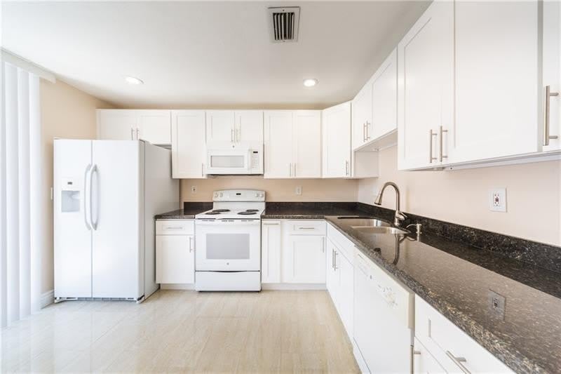 1343 Hampton Boulevard – photo 2