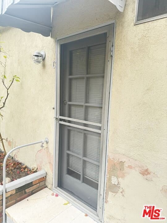 220 N Louise St – photo 2