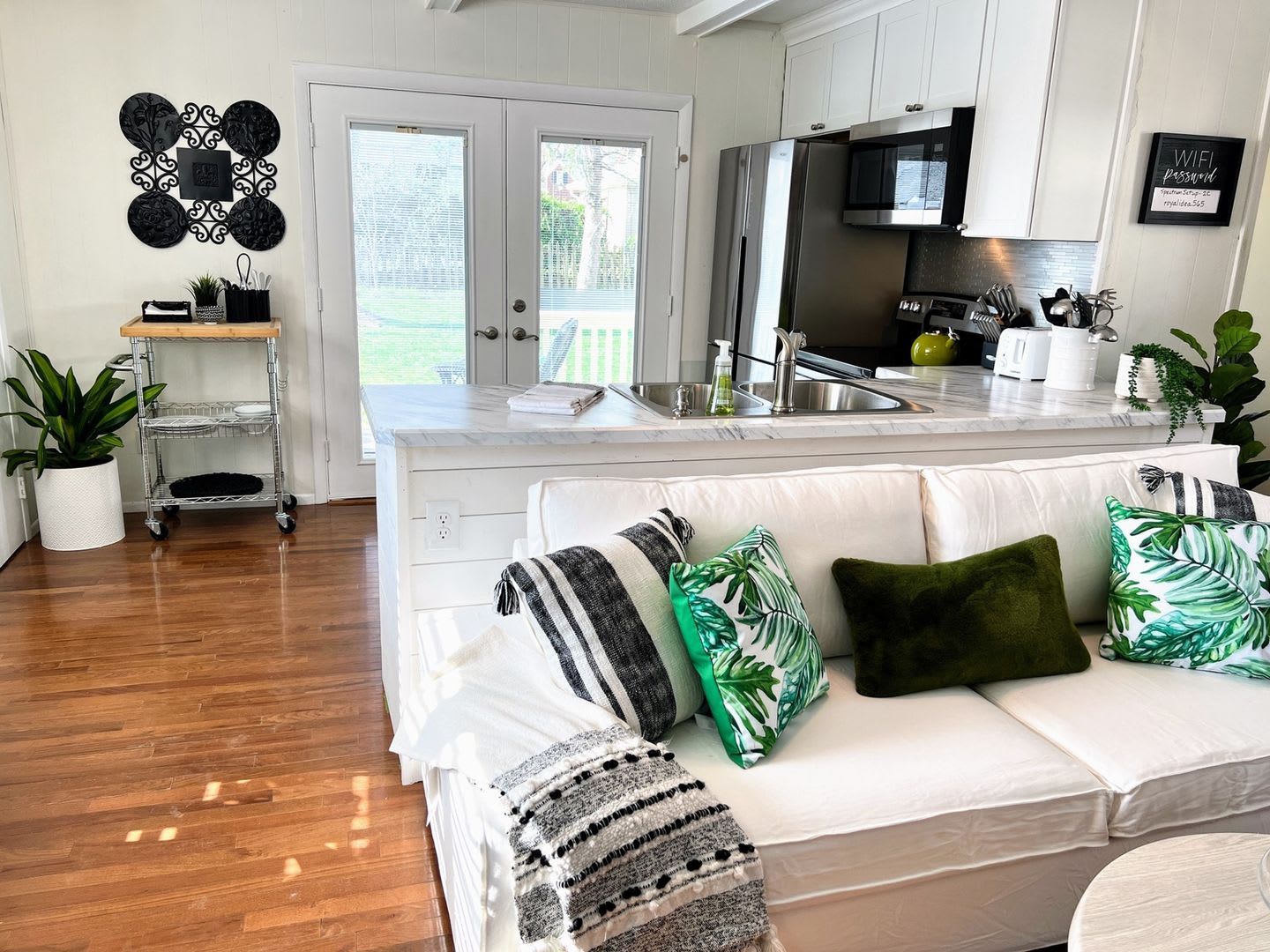 Sparkling Highlands 2 King 1.5 BA close to 264, hospitals, downtown – photo 3