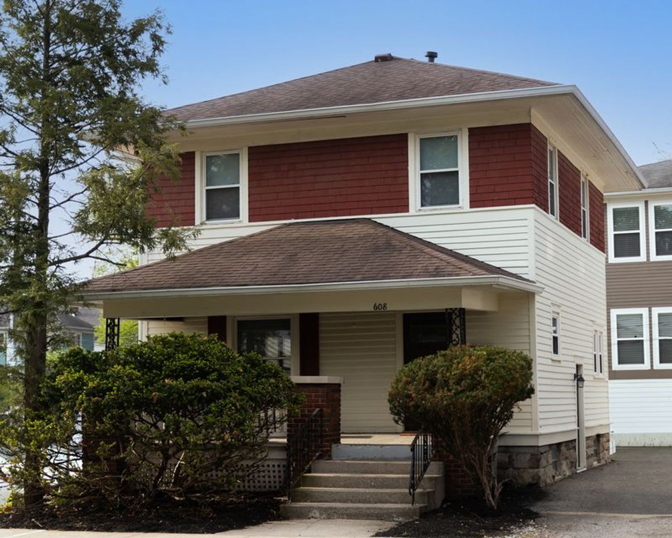 608 E 2nd St – photo 1