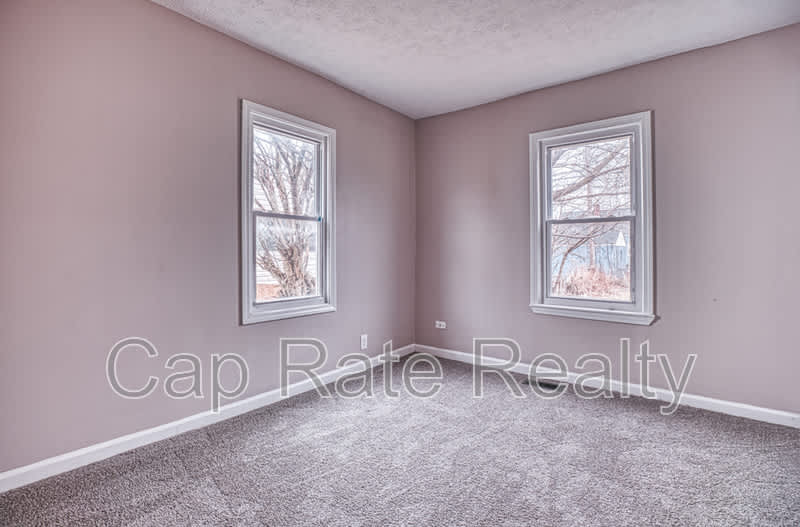 1143 Duxberry Ave – photo 4