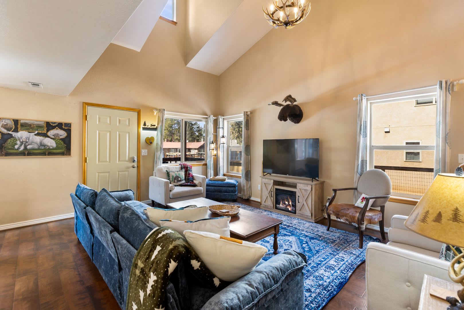 3 Bed 2 Bath Fully Furnished in Woodland Park – photo 4