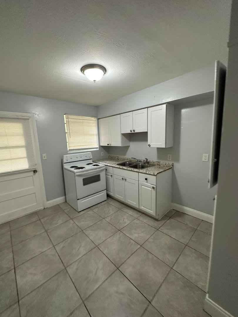 2100 Palafox St. – photo 2