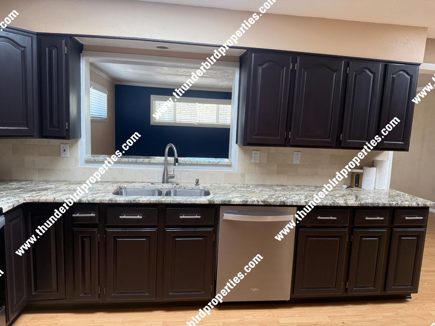 Available NOW!! Located in the NE heights. – photo 4