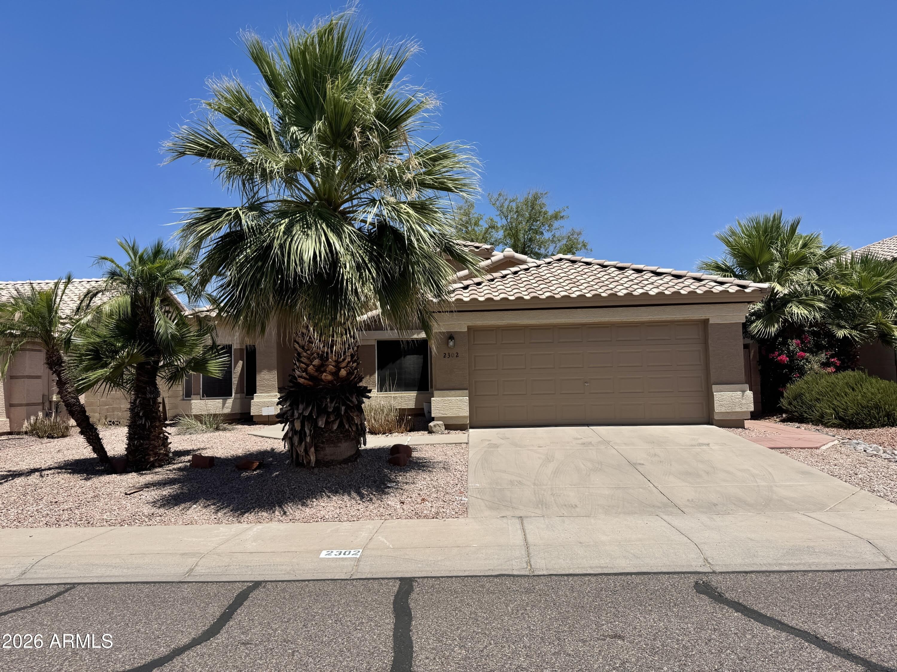 2302 E EDNA Avenue – photo 2