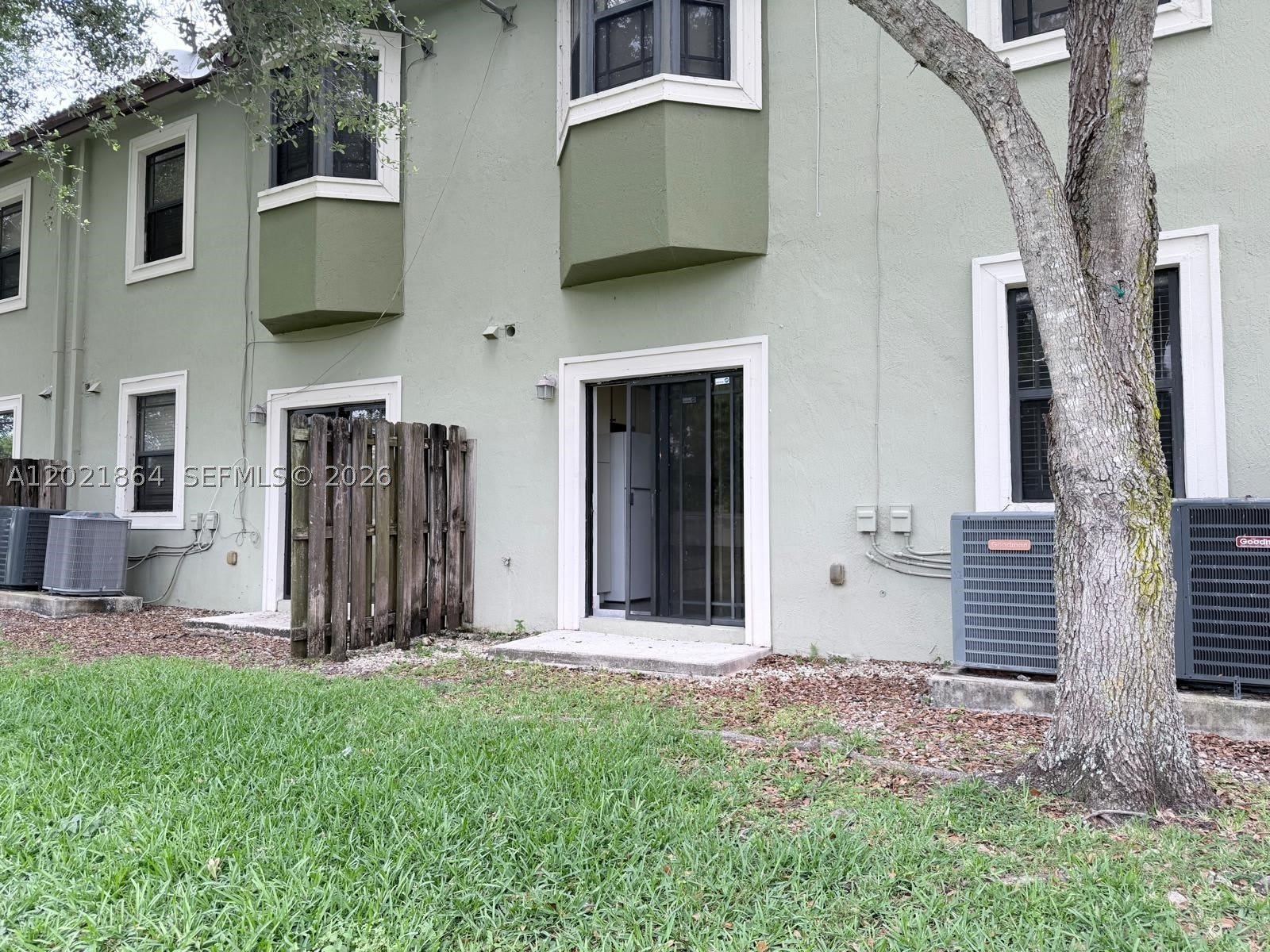 3585 NE 5th St – photo 3