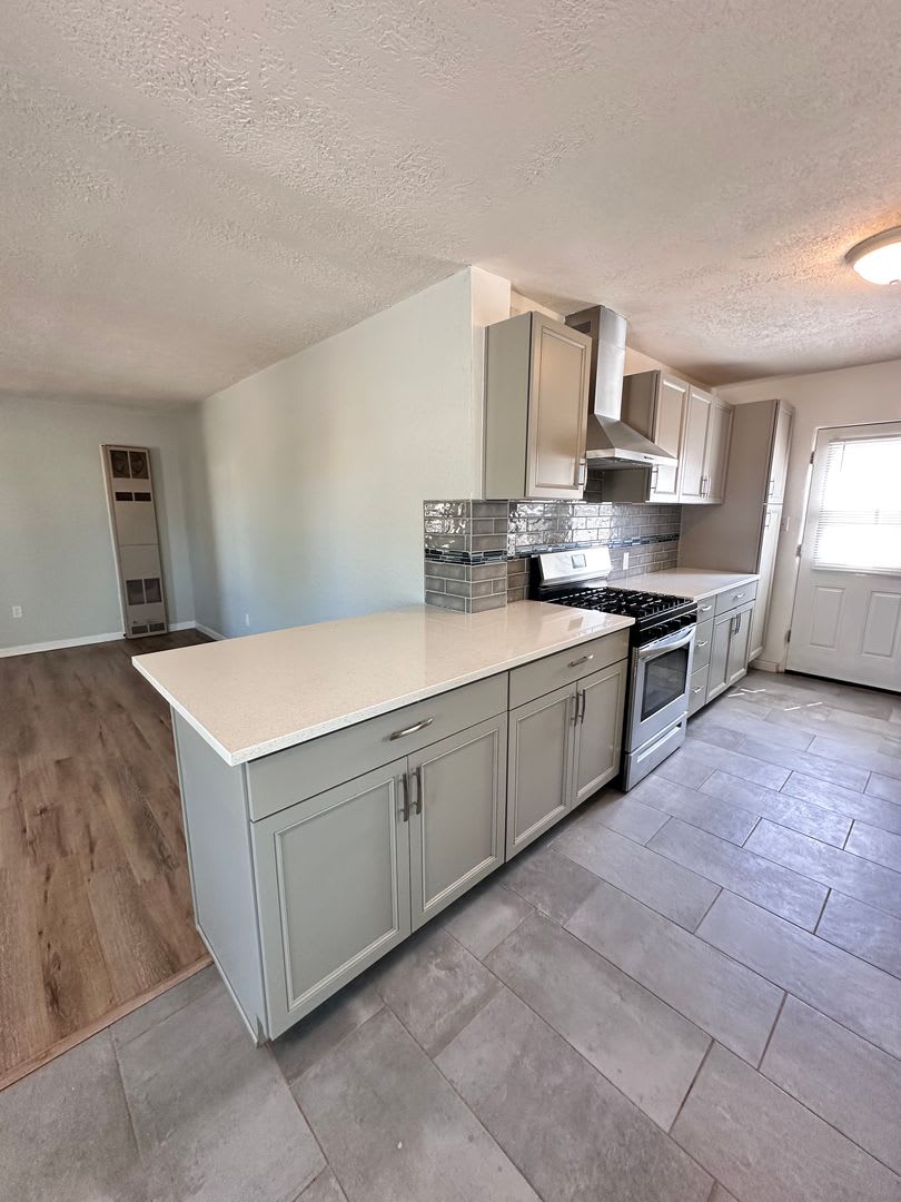 Newly Remodeled 3 Bedroom 2 Bathroom – photo 5