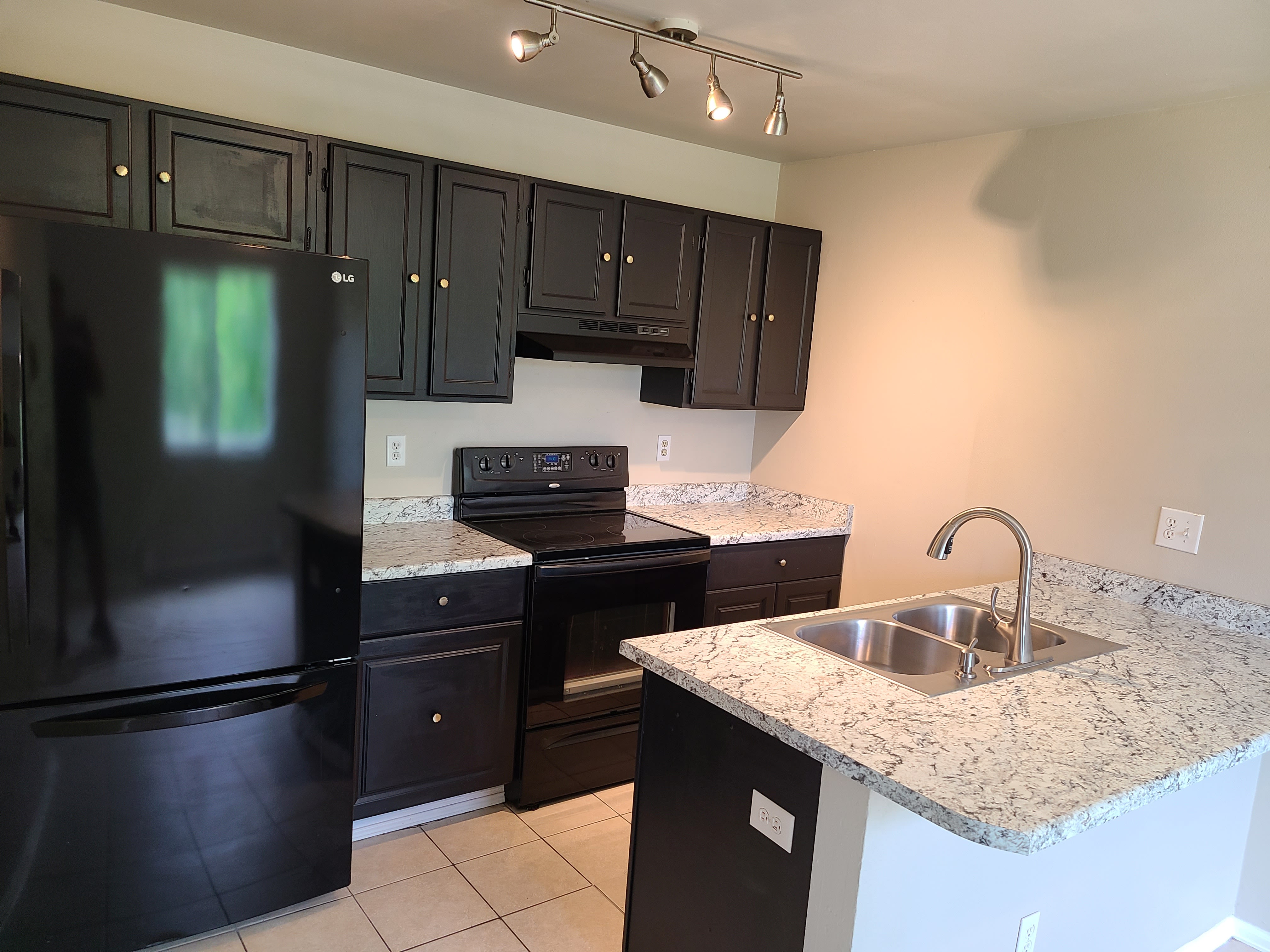 4480 Loomis Avenue – photo 5