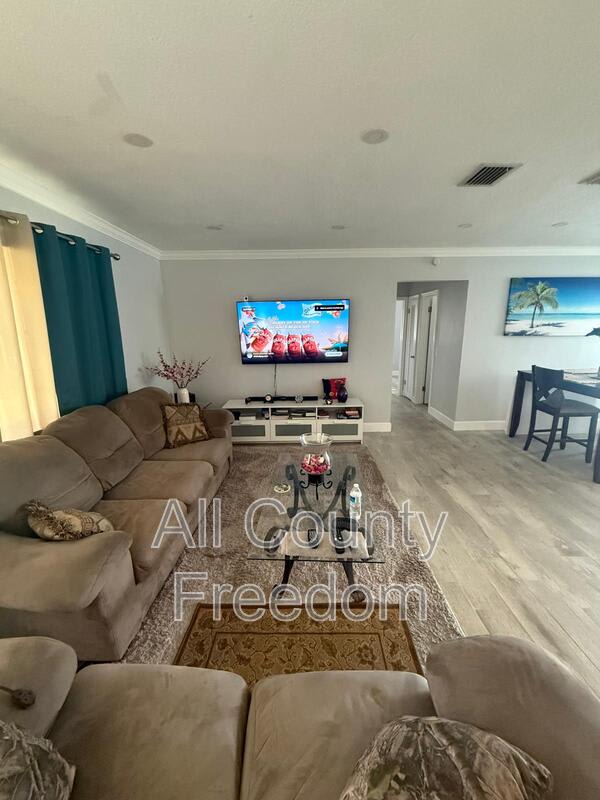 8260 NW 16th St. – photo 3