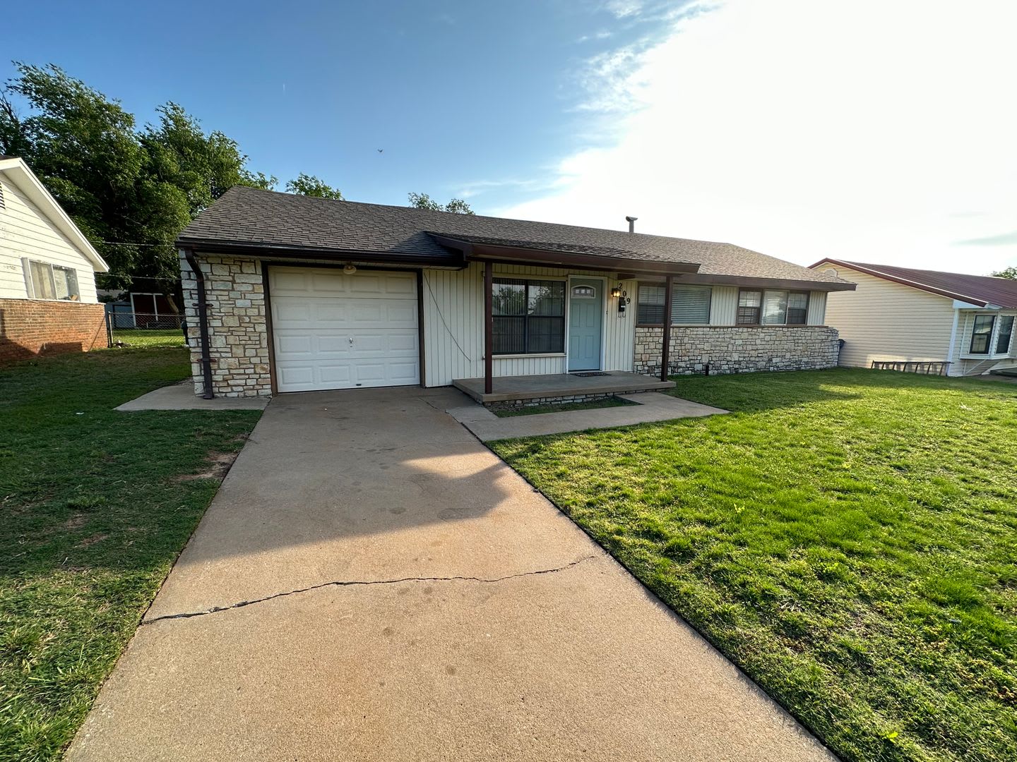 3 Bedroom 1 Bath 1 Car Garage House – photo 2