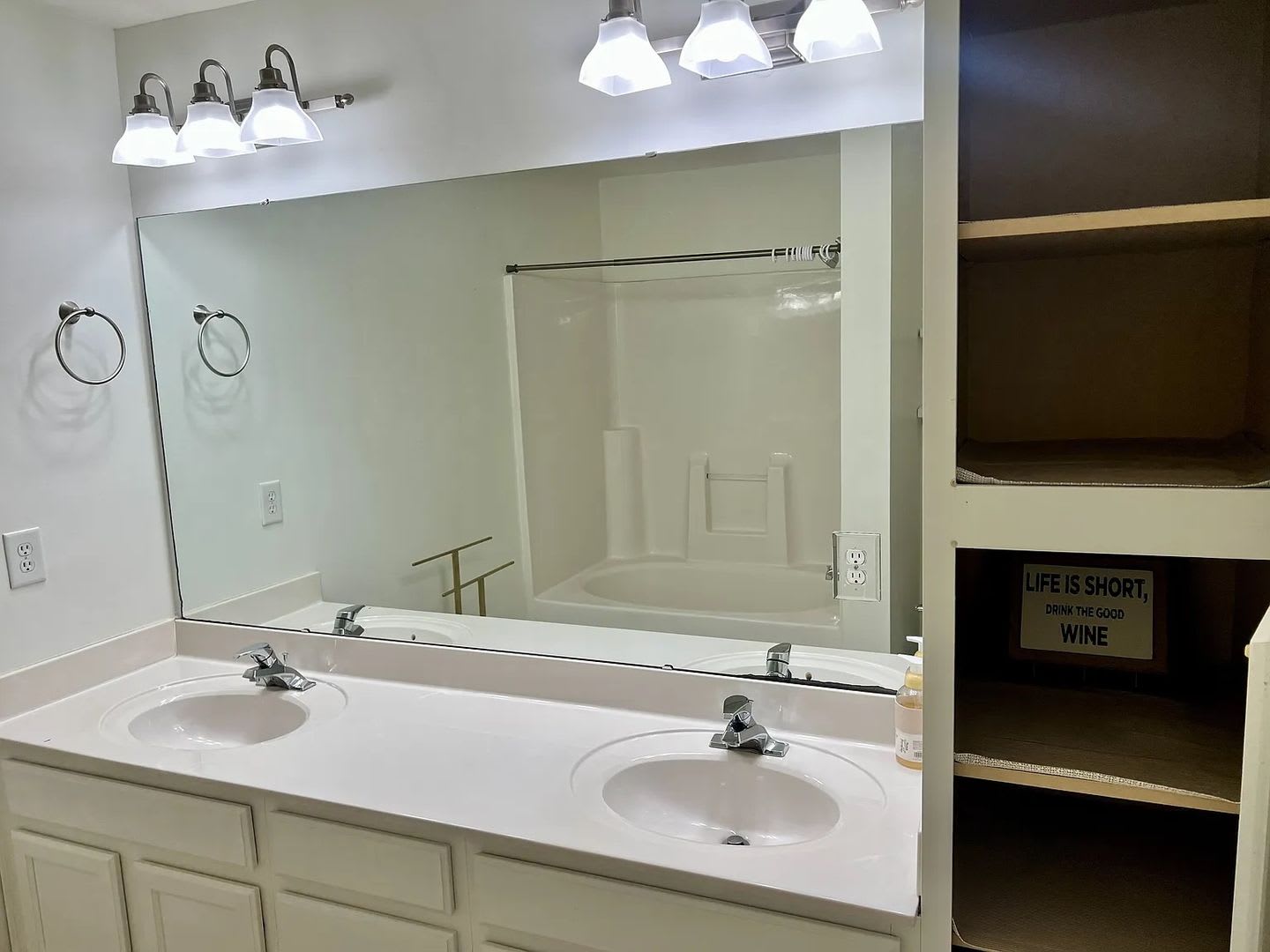 Room in 2 Bedroom Home at Donatello Ave – photo 5