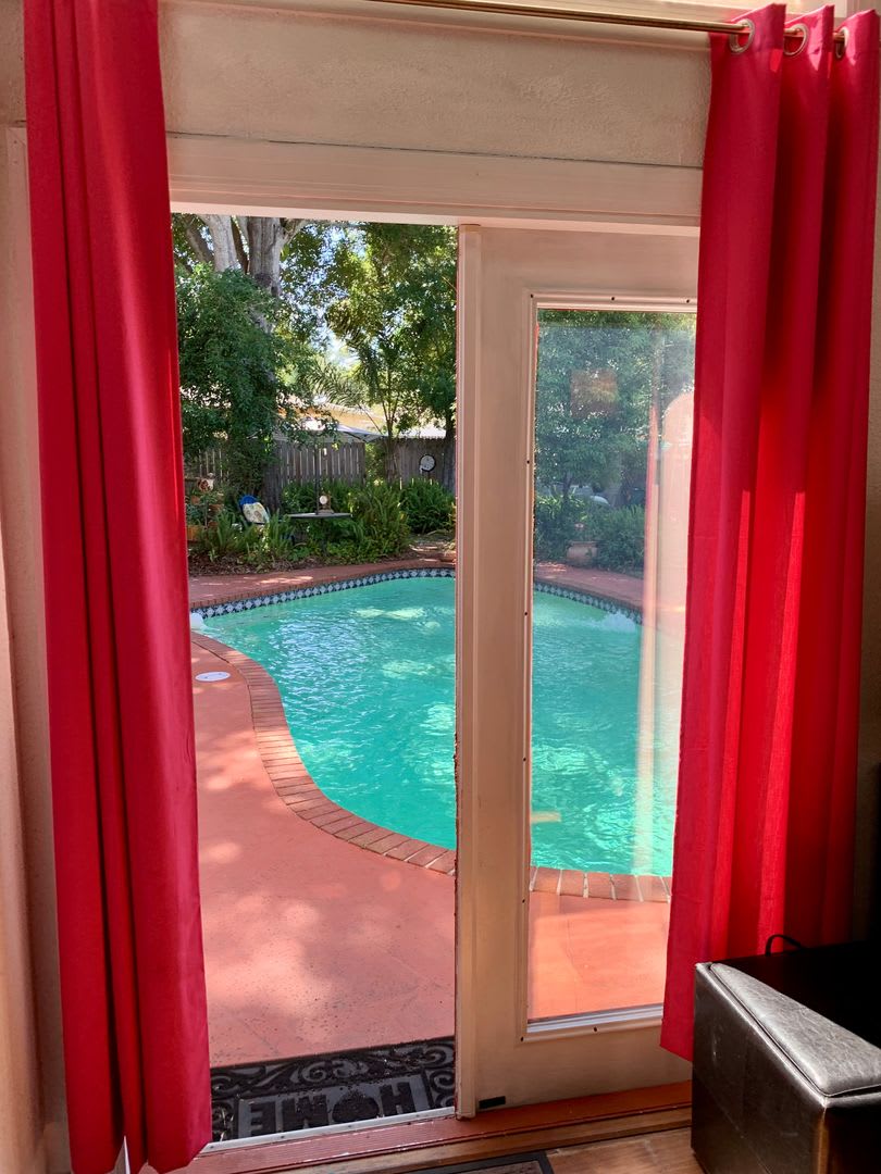 Beautifully Updated Clearwater Cottage Home in a Prime Location Near Beaches & Shopping – photo 3
