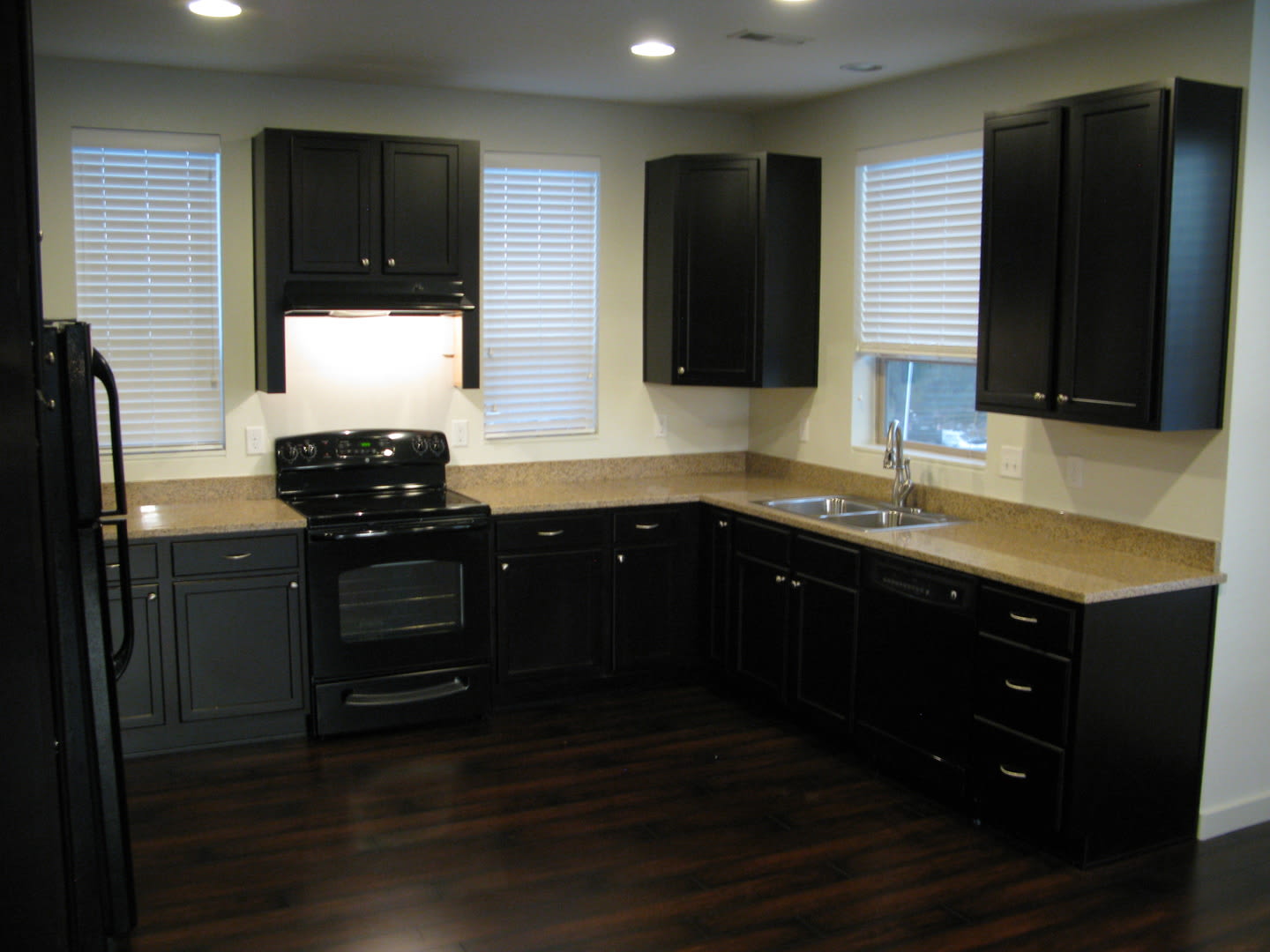 Modern End Unit 3 Bedroom Townhome with Solar. – photo 2