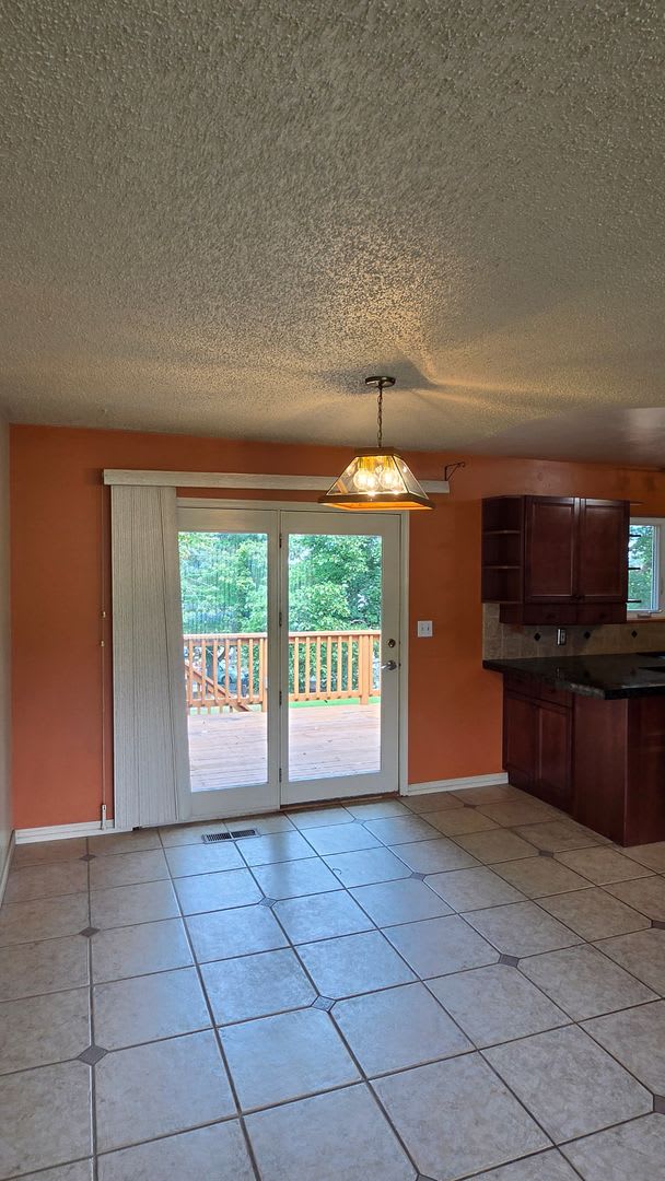 Large Four Bedroom House with Double garage and Fenced Yard – photo 5