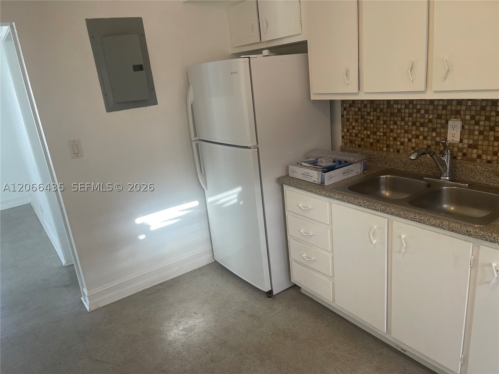 1400 N 16th Ave – photo 1