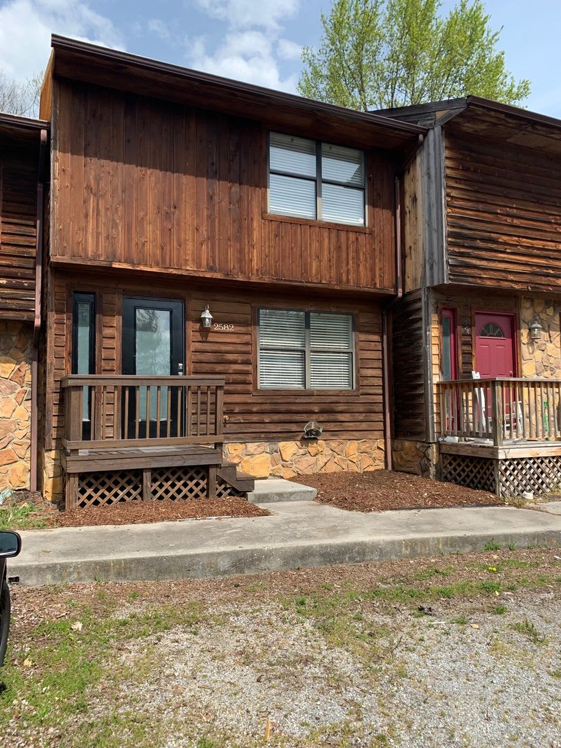 2 Bedroom 2 Bath Townhouse – photo 3
