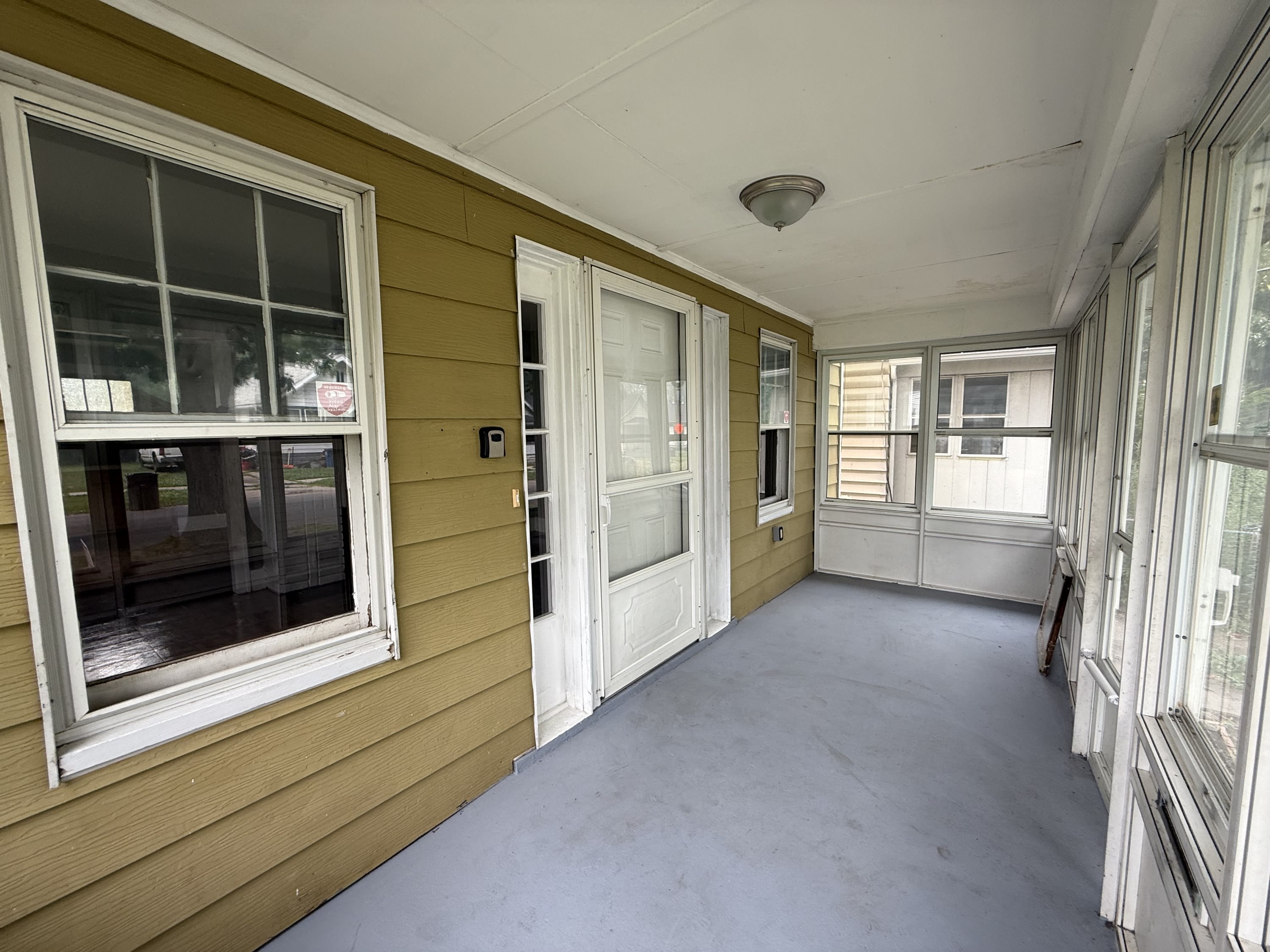 915 Woodstock – photo 2