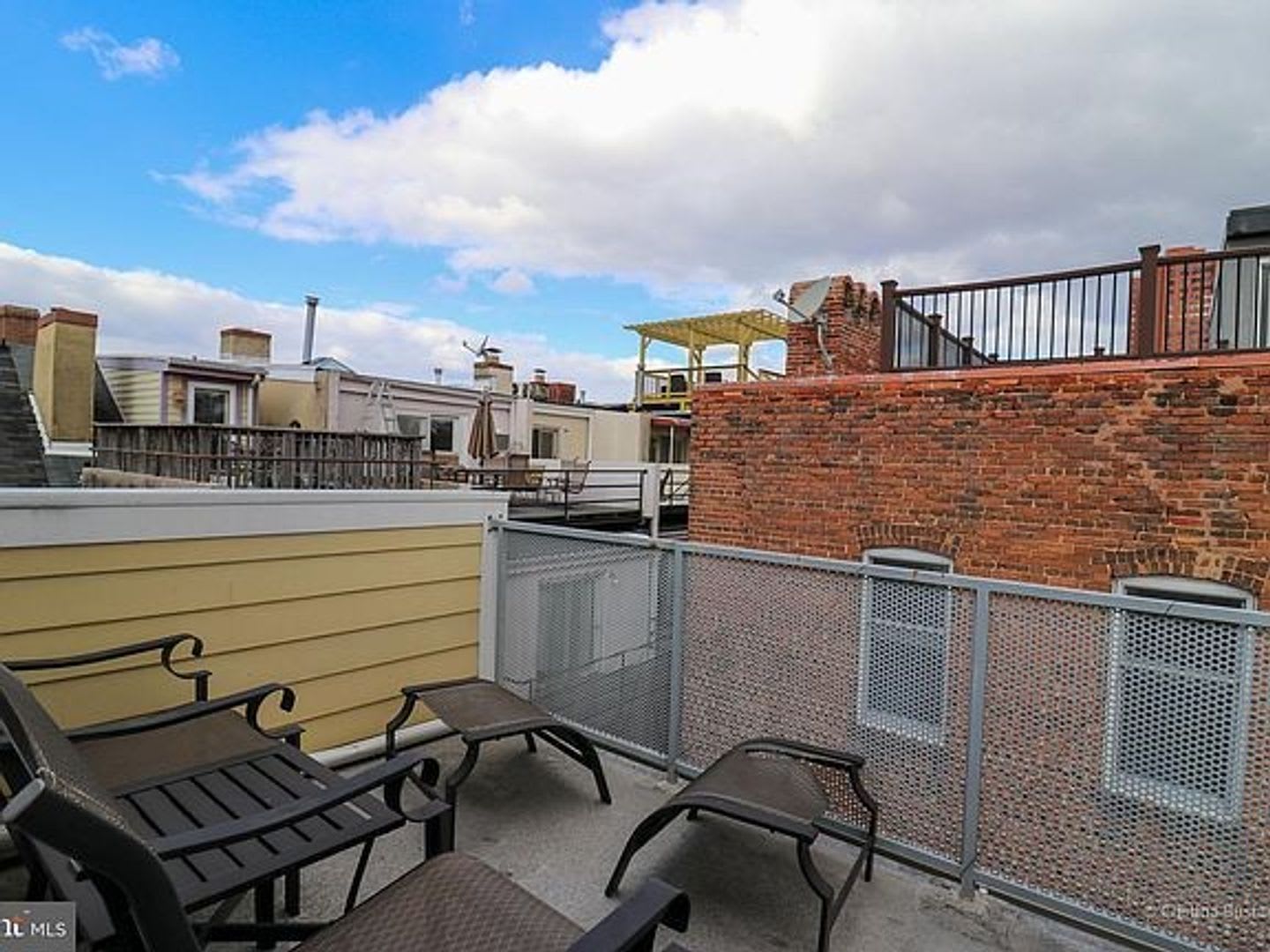 Gorgeous Federal Hill 3bd/2ba with Modern Amenities, CAC, W/D and Upper Deck! Available now – photo 4