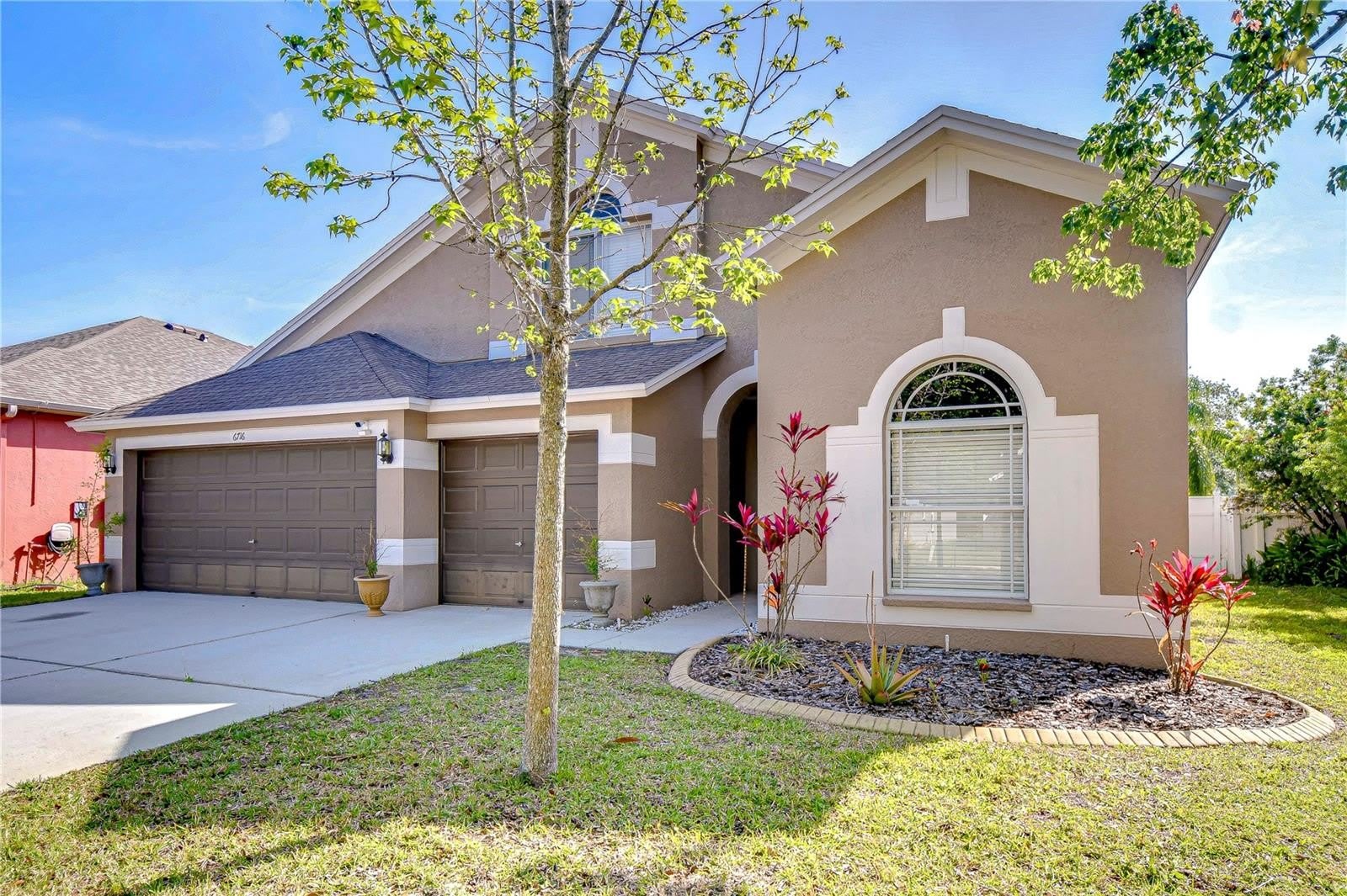 6716 BLUFF MEADOW Court – photo 2