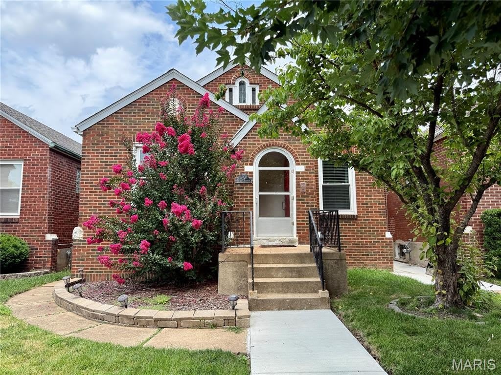 5457 Robert Avenue – photo 1