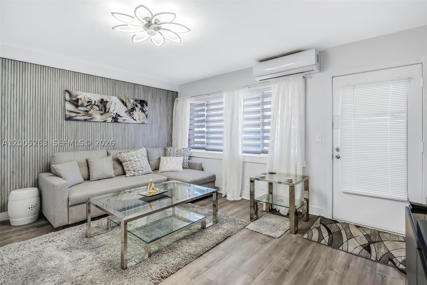 901 SW 11th Ave – photo 3