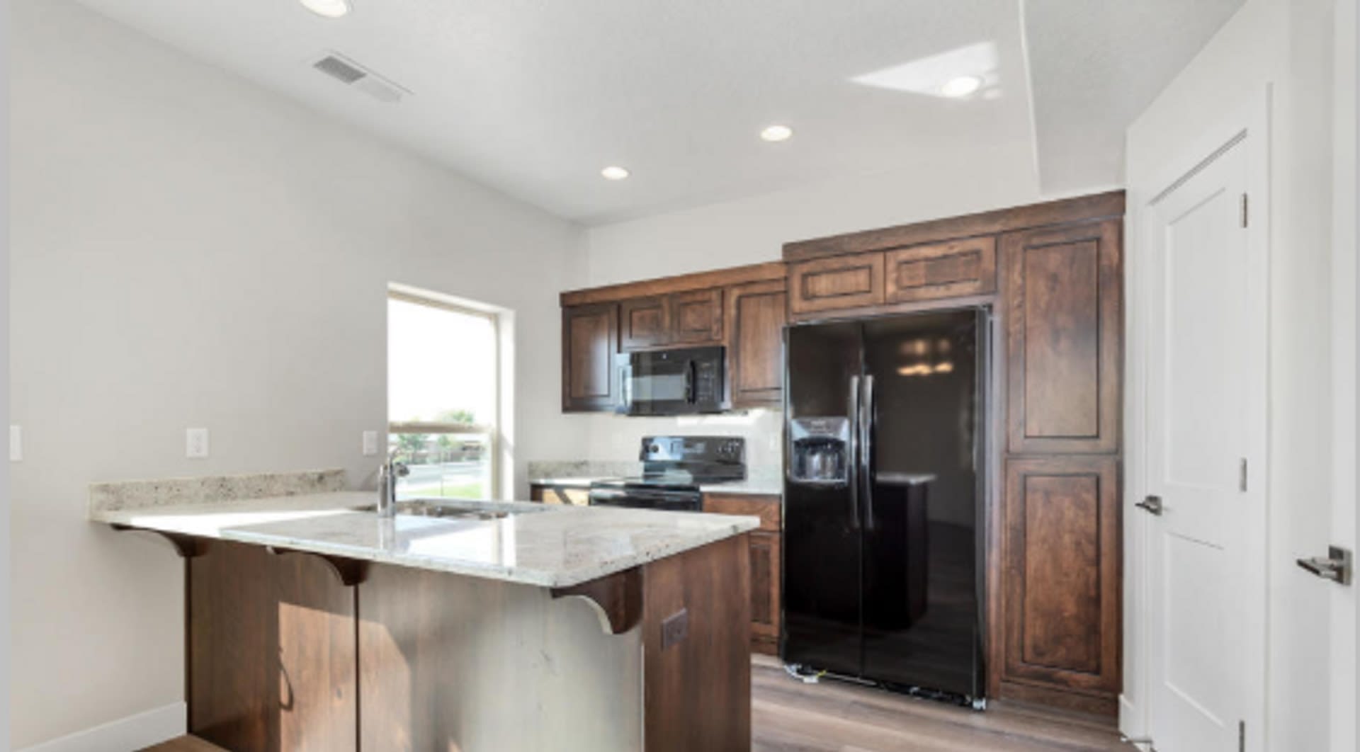 Available 9/15! 3 bed 2.5 bath for rent – photo 3