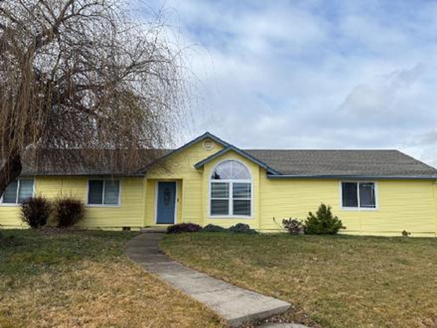 Spacious 3 Bed, 2 Bath Home on a Corner Lot in Southwest Medford – photo 1
