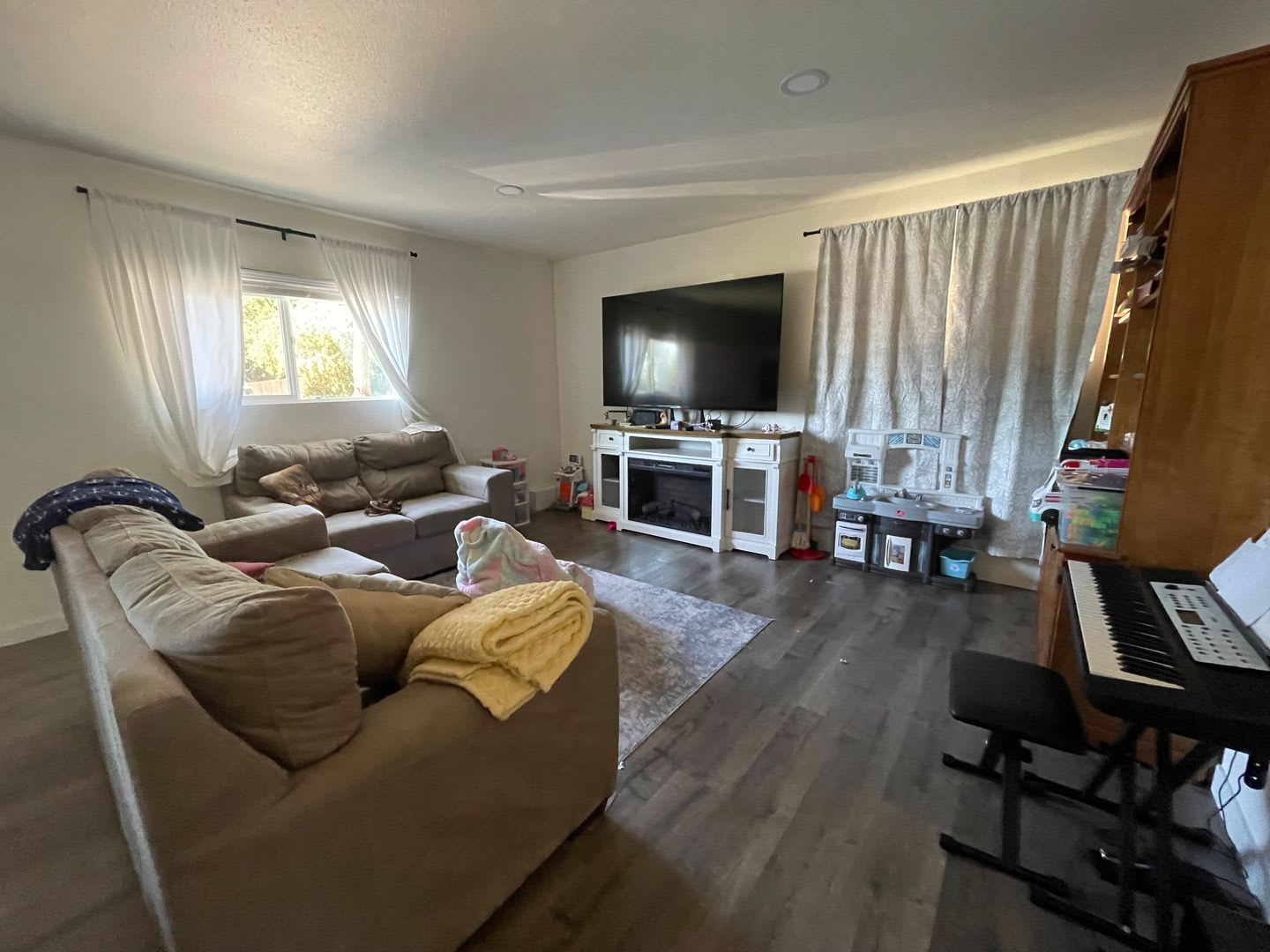 Spacious 3-Bedroom Home Near NAS Whidbey with Large Backyard – photo 3