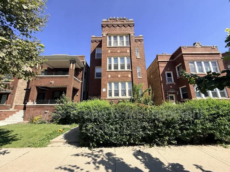 2736 W Giddings St – photo 1
