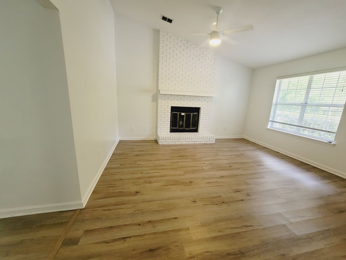 Gorgeous Se 2 2 W Huge Yard Deck Washer Dryer New Paint Lawn Maint Inc Avail Now For 1500 Month – photo 3