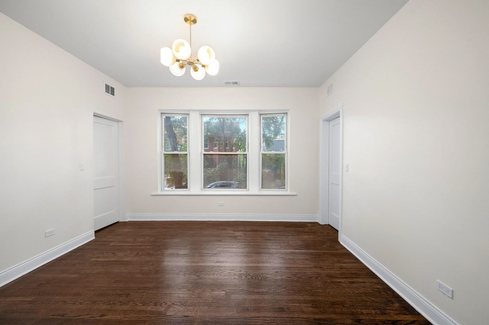 1338 W Hollywood Avenue – photo 5