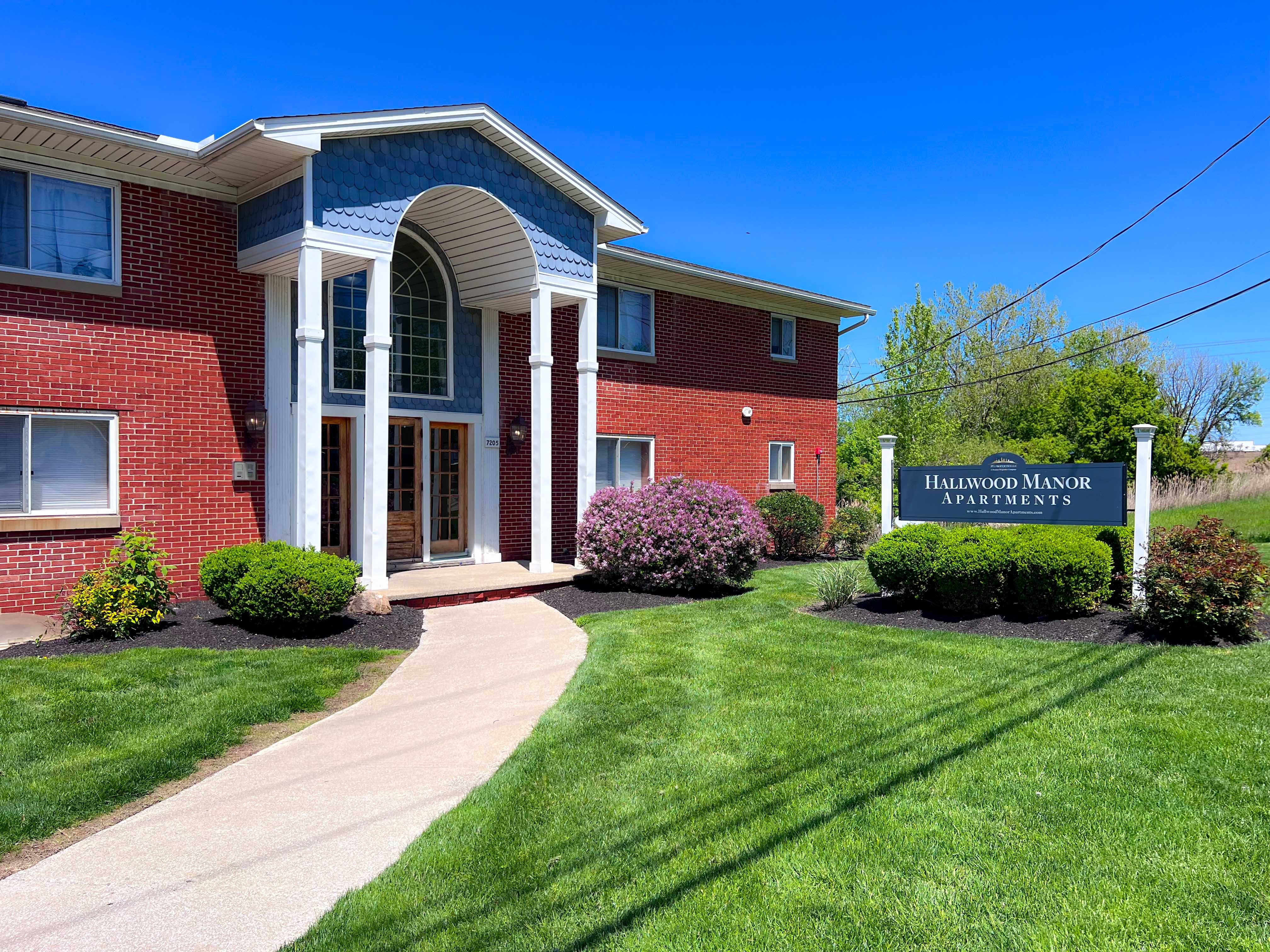 Hallwood Manor Apartments – photo 1