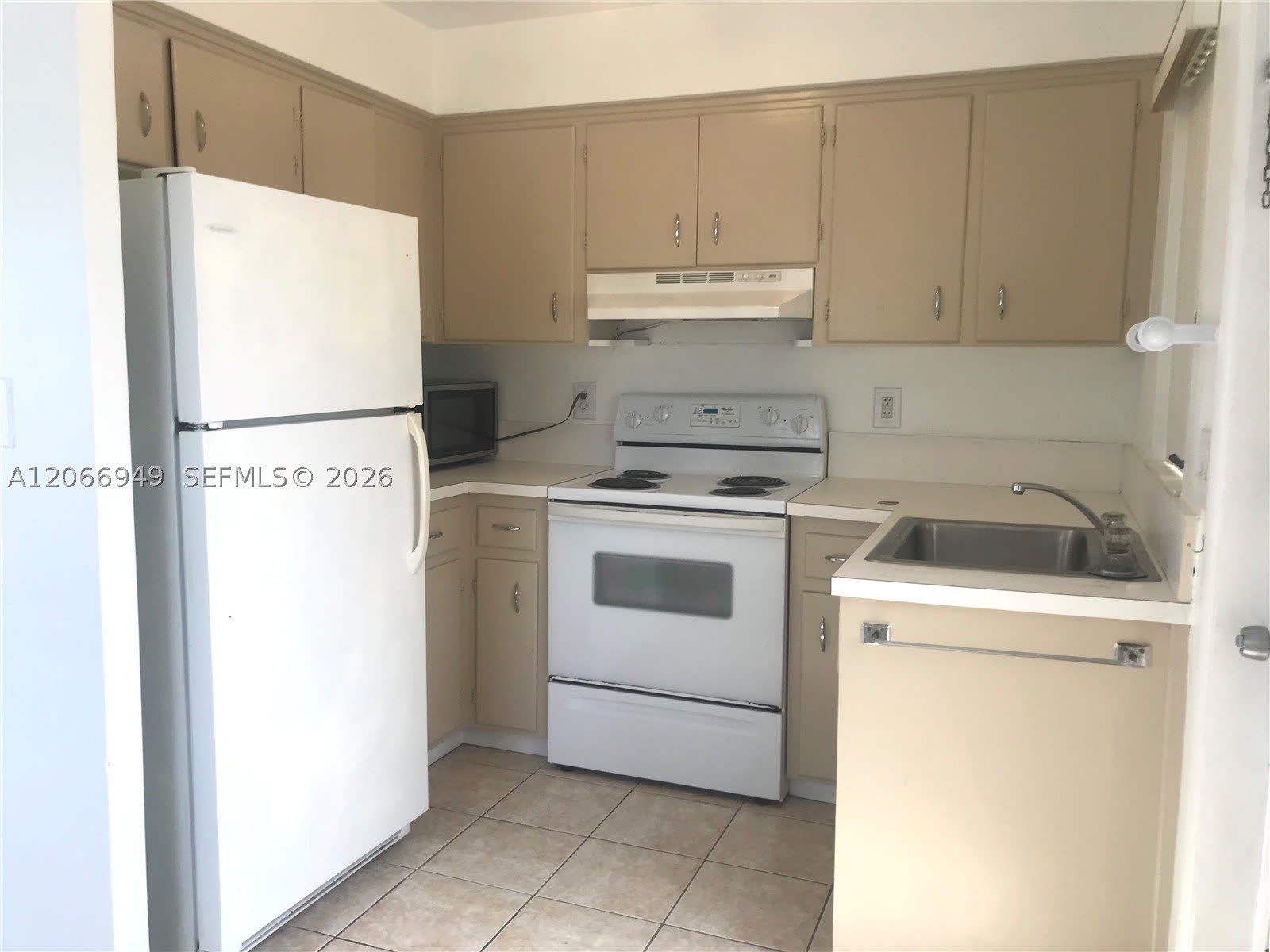 2724 NE 32nd St – photo 5