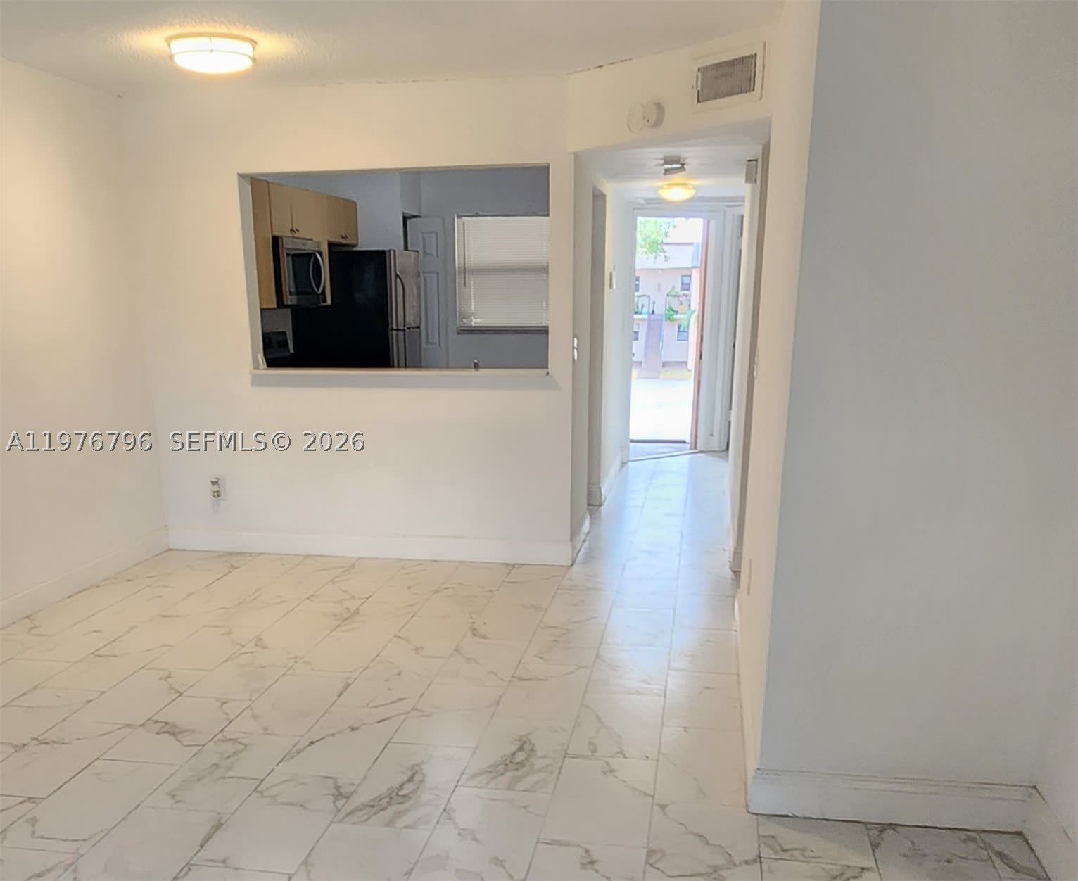 902 NE 209 St – photo 3